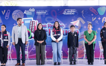 Apoya Lupita Cuautle a la economía de las familias con entrega de útiles escolares